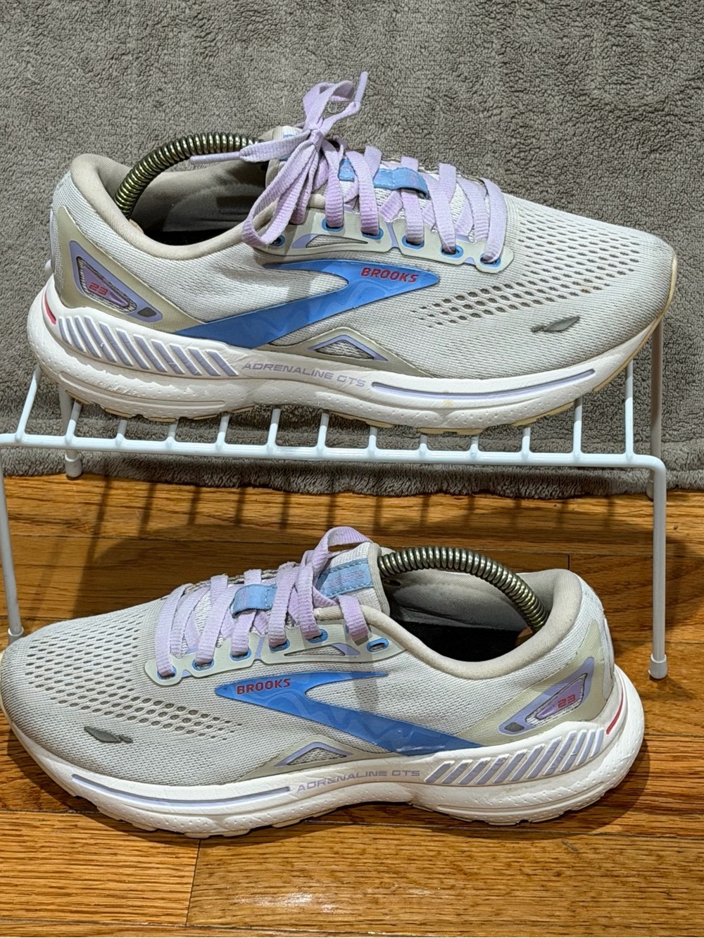 Brooks Women’s Adrenaline GTS 23 Running Shoes Light Gray Sz 6.5 M (B) Comfy